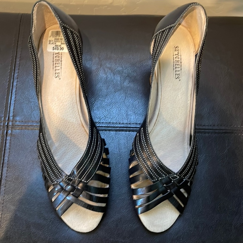 Seychelles Size 8.5 Black Heels